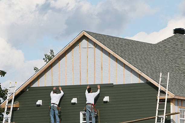 Professional Siding technician working in Amelia, OH